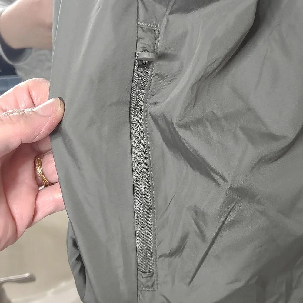 Men's windbreaker in size XL